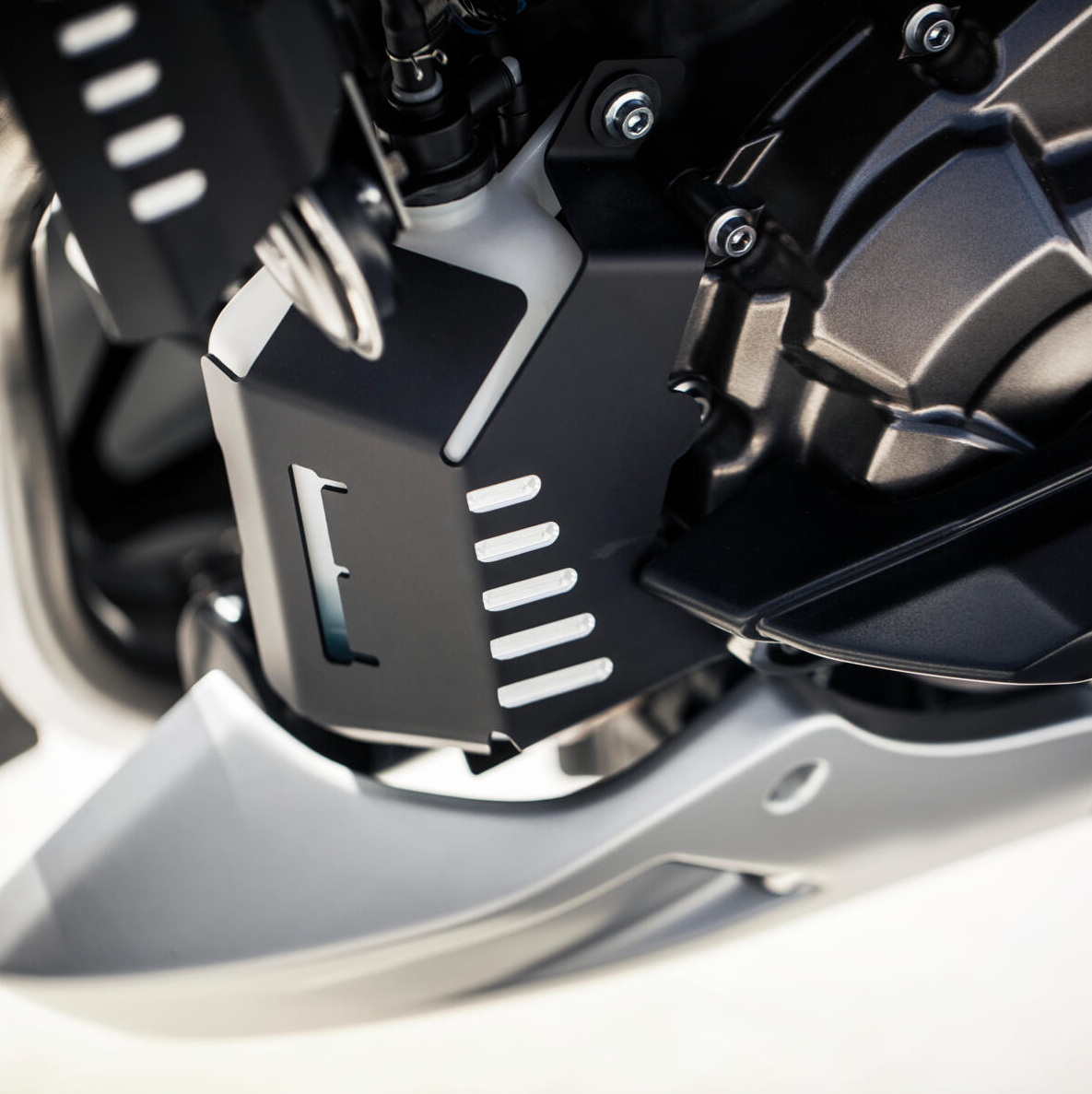 Billet afdekking koelvloeistoftank voor Yamaha MT-07
