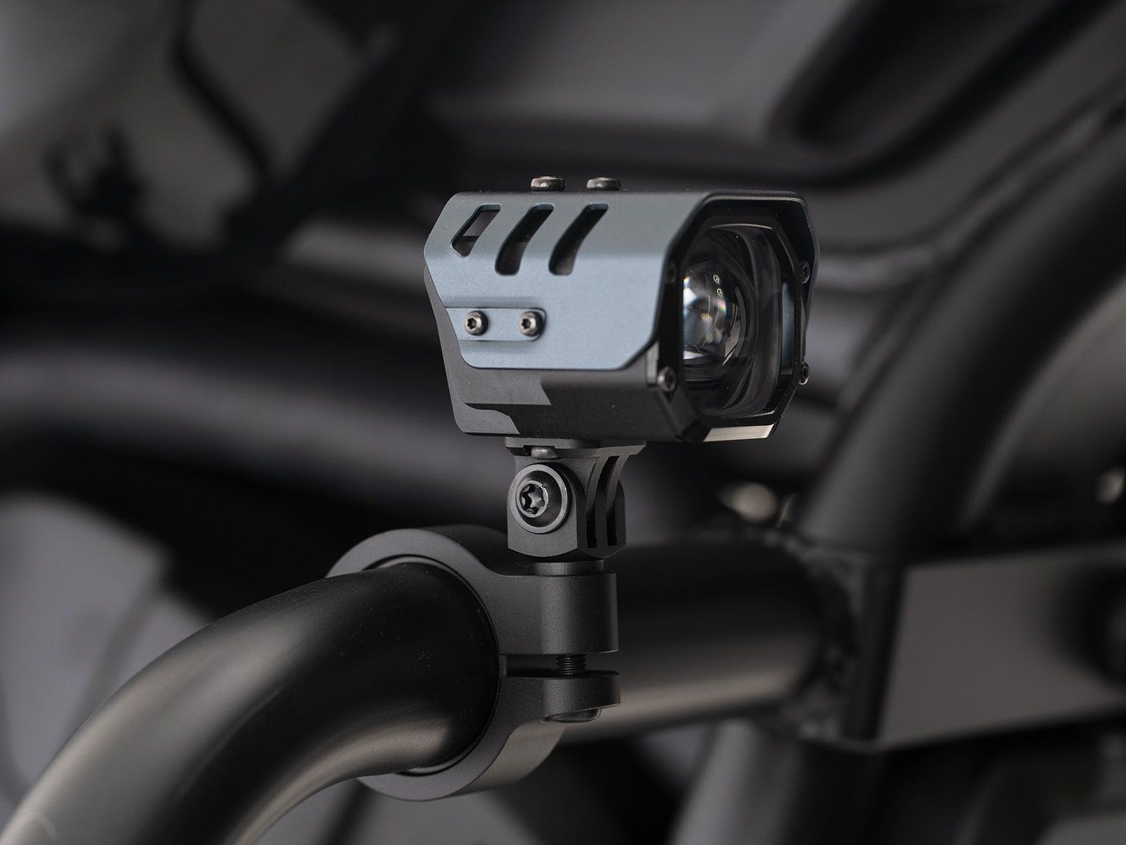 LED-hulpkoplamp Nova incl. universele bevestiging voor buis Ø25-32mm Hepco & Becker