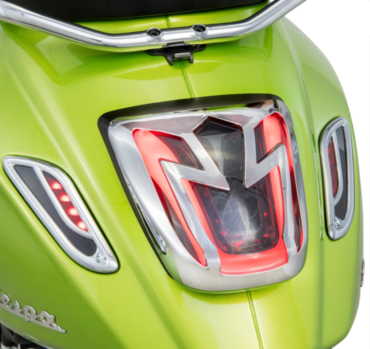 Richtingaanwijzerrooster rechts/links, achteraan voor Vespa Primavera/Sprint 50-150cc 2T/4T AC, chroom