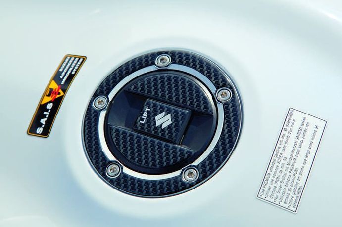 Tankdop beschermer, carbon look voor Suzuki GSX-R1000 BJ. 2005 - 2006/ 2007-2008/ 2009-2011/ 2012-2016