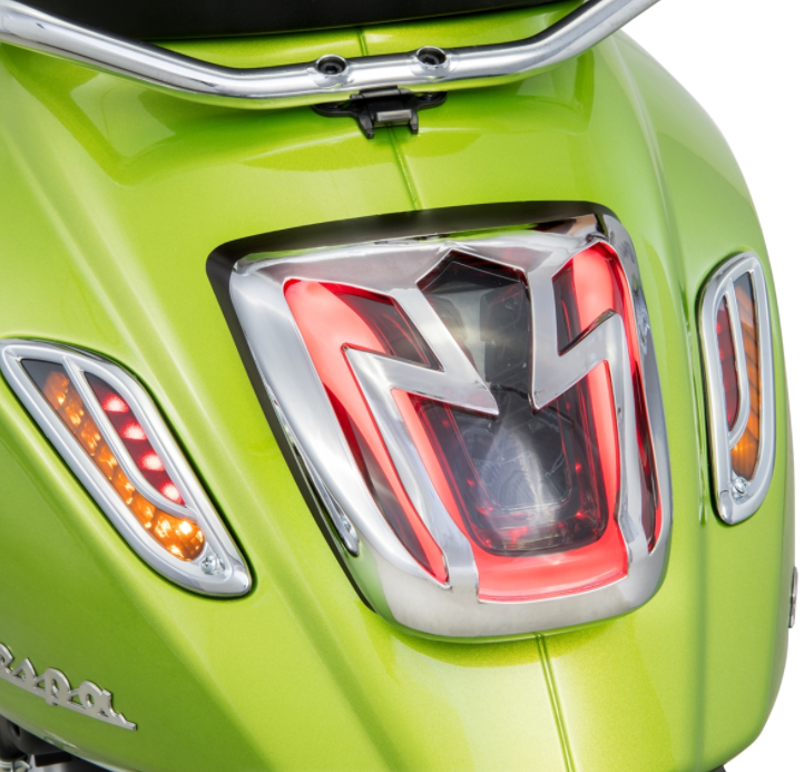 Richtingaanwijzerrooster rechts/links, achteraan voor Vespa Primavera/Sprint 50-150cc 2T/4T AC, chroom
