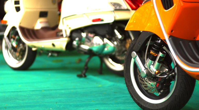 Schokdemper voor ZELIONI voor Vespa ET2/ET4/LX/LXV/S 50-150ccm, zilver/oranje/zwart