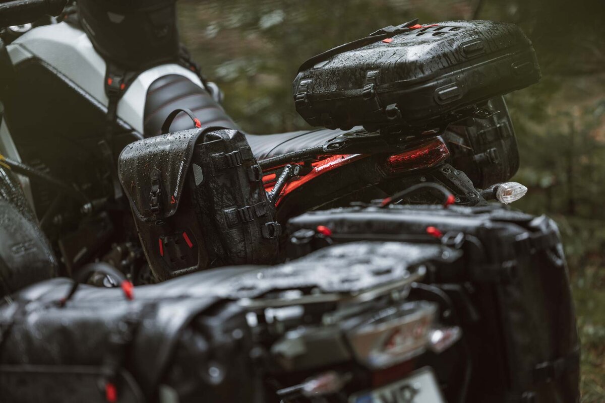 SW-Motech SysBag WP M met adapterplaat voor SLC zijdrager links