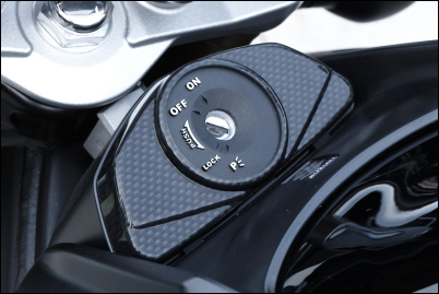 Contactslotdeksel, carbon look voor Suzuki GSR750 BJ. 2011-2016/ GSR600 BJ. 2006-2011