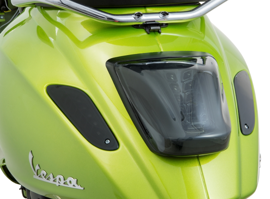 Achterlicht MK II getint voor Vespa Primavera/Sprint 50-150ccm, rand - mat zwart
