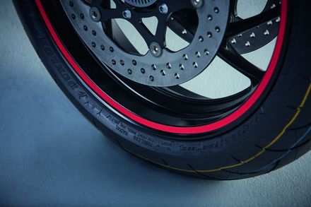 Velgversiering, rood voor Suzuki GSX-R1000 BJ. 2005 - 2006/ 2007-2008/ 2009-2011/ 2012-2016/ GSX-R750 BJ.