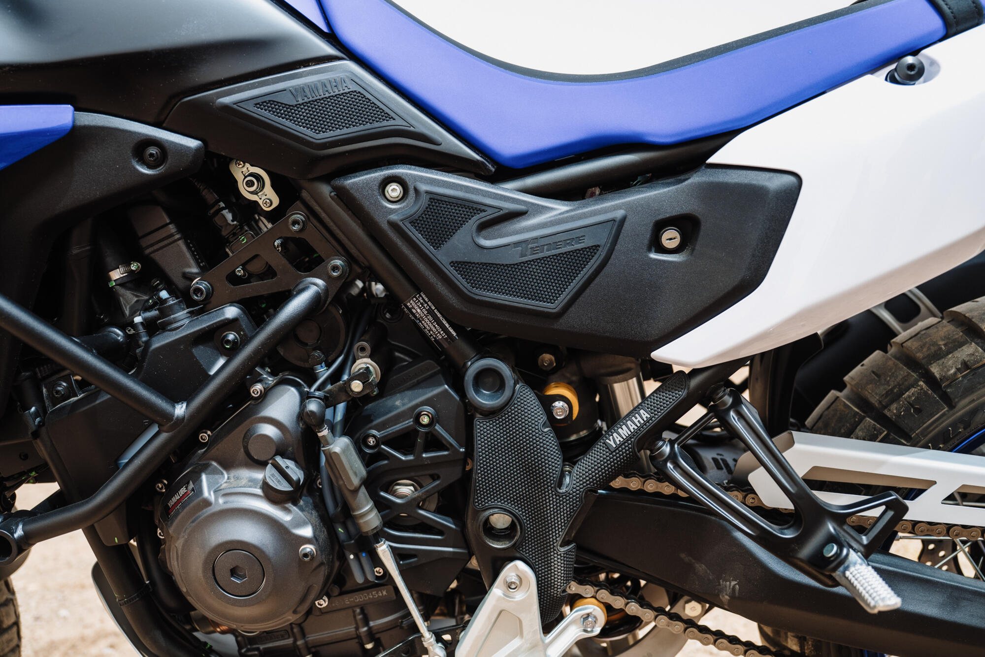 Grip-pads aan de zijkant voor de Yamaha Ténéré 700 / Rally (25-)  Origineel