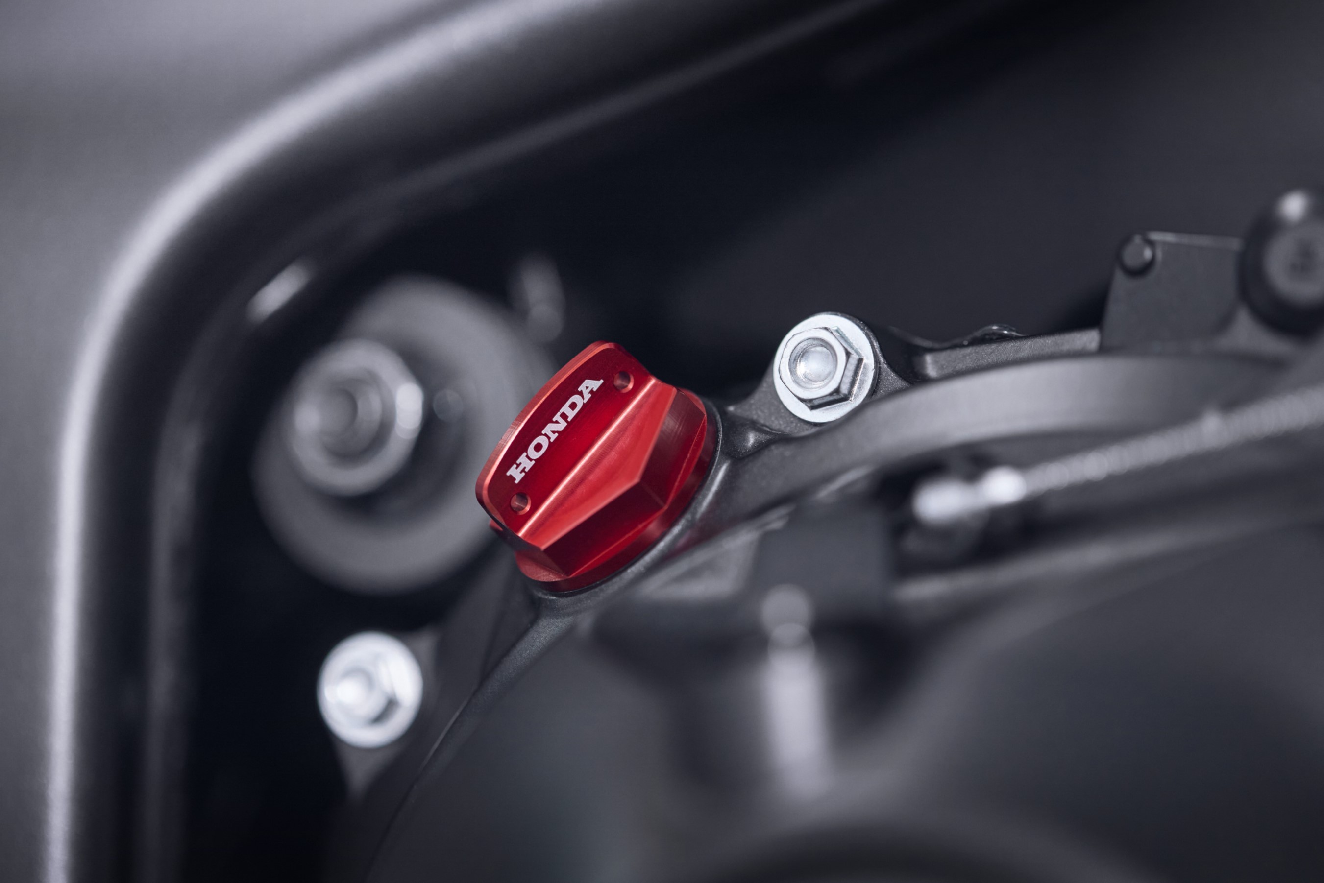 Olievuldop rood voor Honda CB 1000 Hornet (25-) / CB 1000 F (26-) Origineel