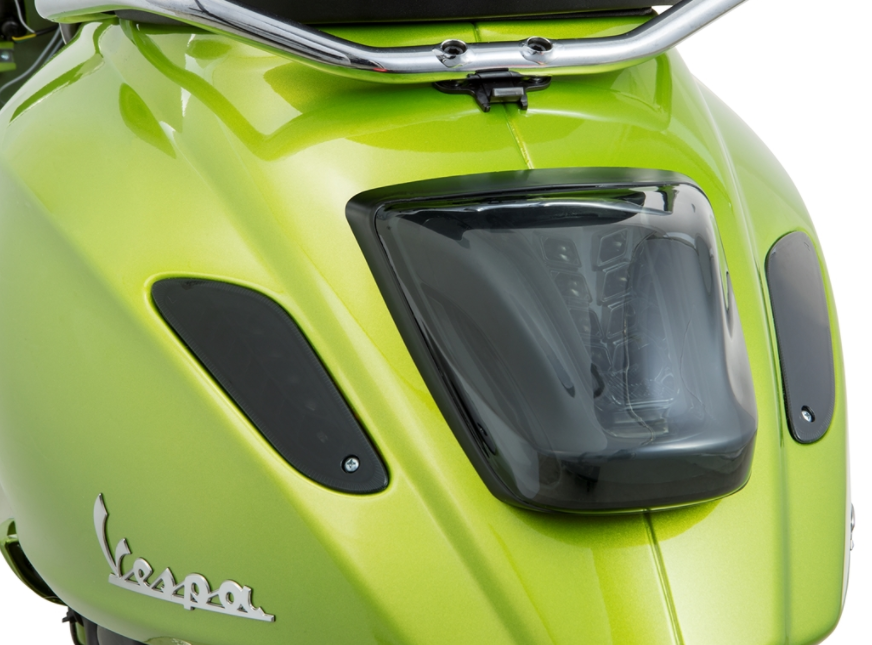 Achterlicht MK II getint voor Vespa Primavera/Sprint 50-150ccm, velg - glanzend zwart