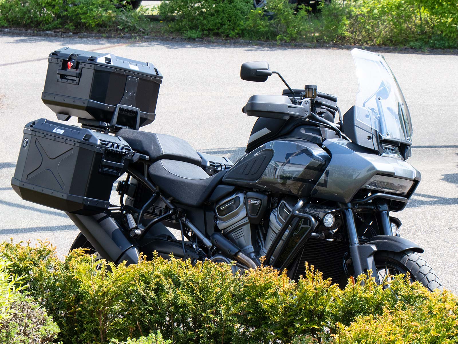 Kofferdragerset Cutout incl. kofferset Xplorer Cutout zwart voor Harley Davidson Pan America (21-)