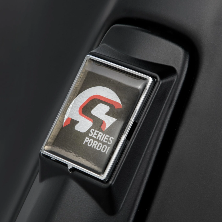 Vespa-embleem "SIP SERIES PORDOI" 4-hoekig cascade, zwart/zilver