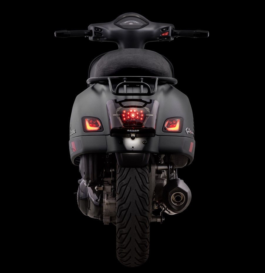 Bagagerek / duohandgreep achter 70s voor Vespa GTS/GTV/GT 125-300cc 4T LC, mat zwart