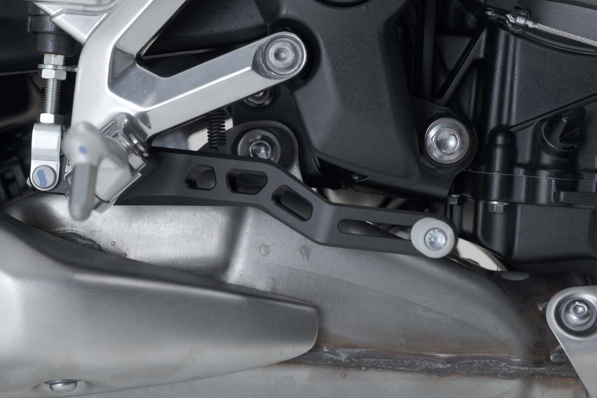 SW-Motech voetremhendel voor Triumph Trident 660 (21-) / 800 (26-)