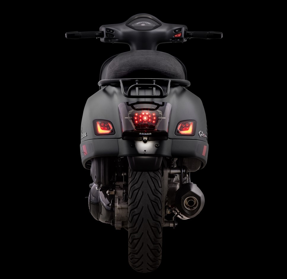 Achterlicht set voor Vespa GTS/GTS Super/GTV 125-300cc ('14-'18), getint