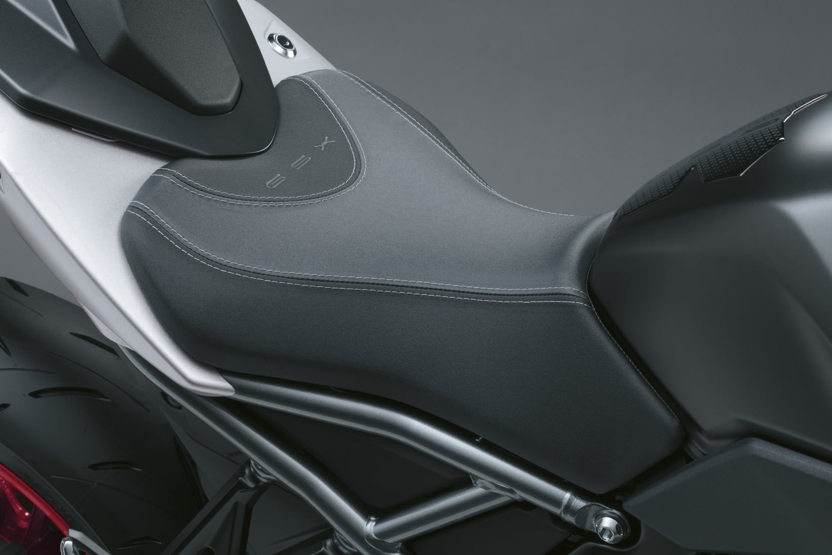 Zadel Sport voor Suzuki GSX-8R (24-) Origineel