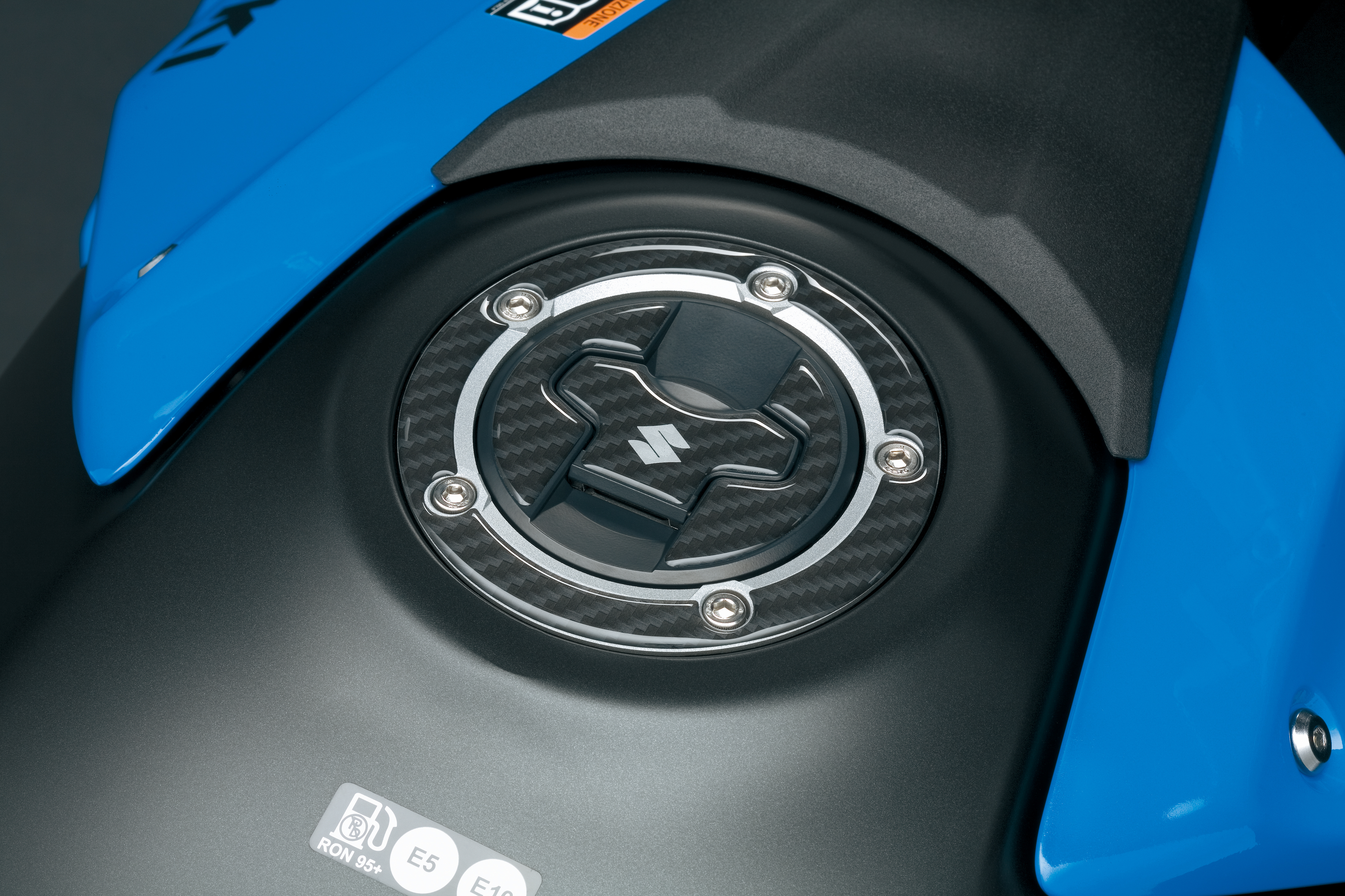 Tankdopbeschermer (carbon) Suzuki GSX-8S / V-Stom 800 2023- Originele accessoires