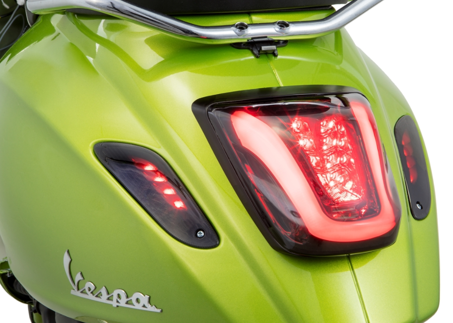 Achterlicht MK II getint voor Vespa Primavera/Sprint 50-150ccm, velg - glanzend zwart