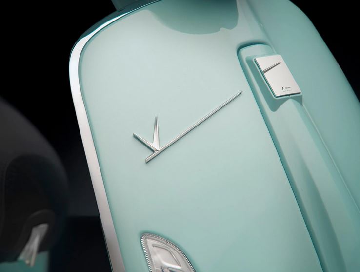 RIZOMA cascade embleem voor Vespa, zilver