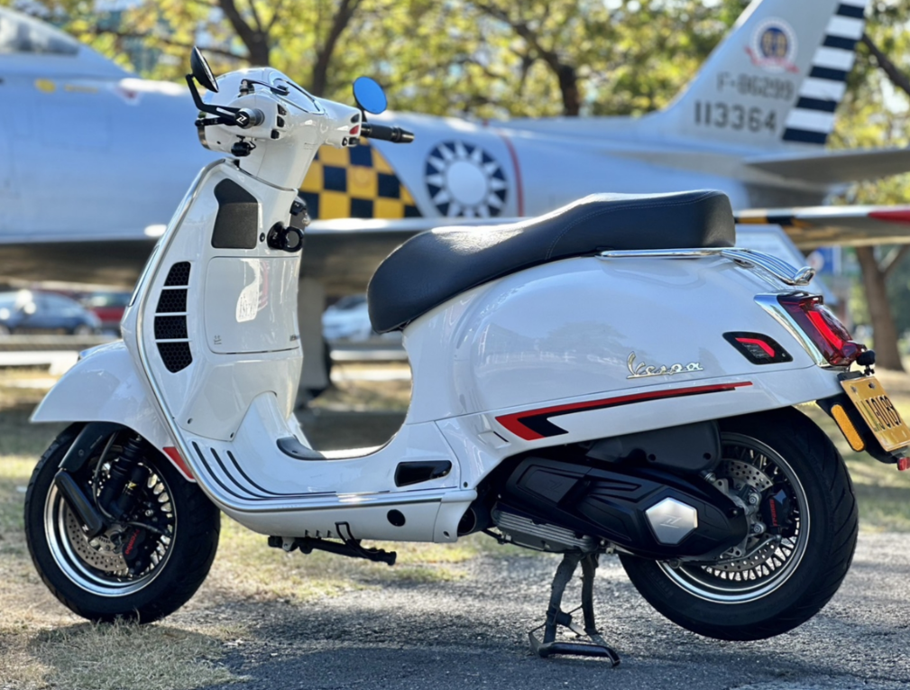 Luchtinlaat vario deksel ZELIONI voor Vespa GTS/GTS Super/GTV HPE 300cc, mat zwart