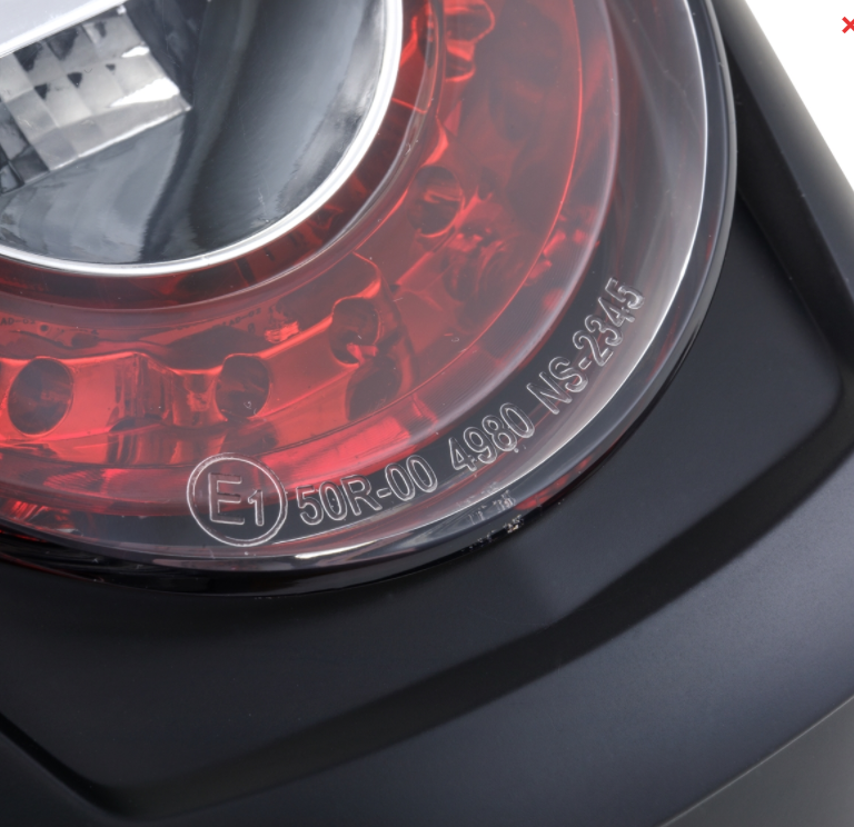 Achterlicht LED rood voor Vespa Primavera/Sprint 50-150ccm, rand - mat zwart