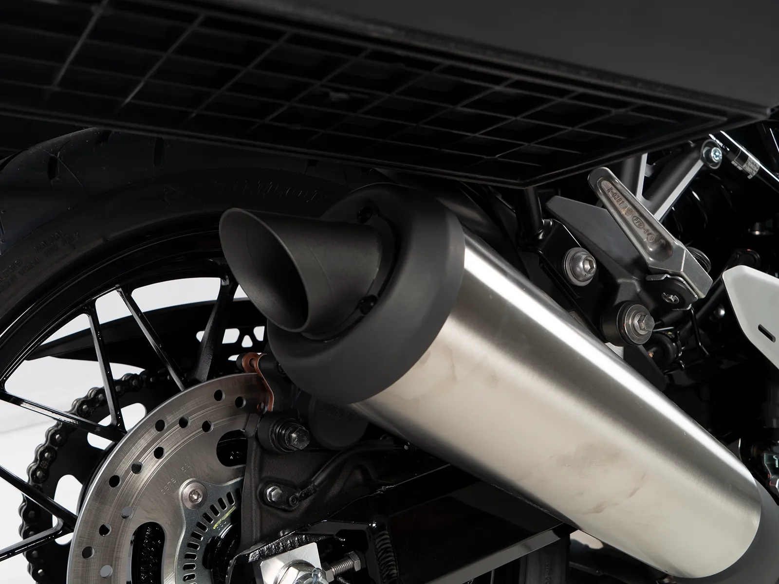 Hittebescherming uitlaatdeksel zwart voor Kawasaki Z 900 RS /Black Ball Edition (26-) Hepco & Becker
