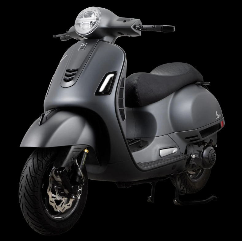 Sportzadel "Black Editiont" voor Vespa GTS/GTS Super/GTV 125-300ccm (14-), zwart gewatteerd
