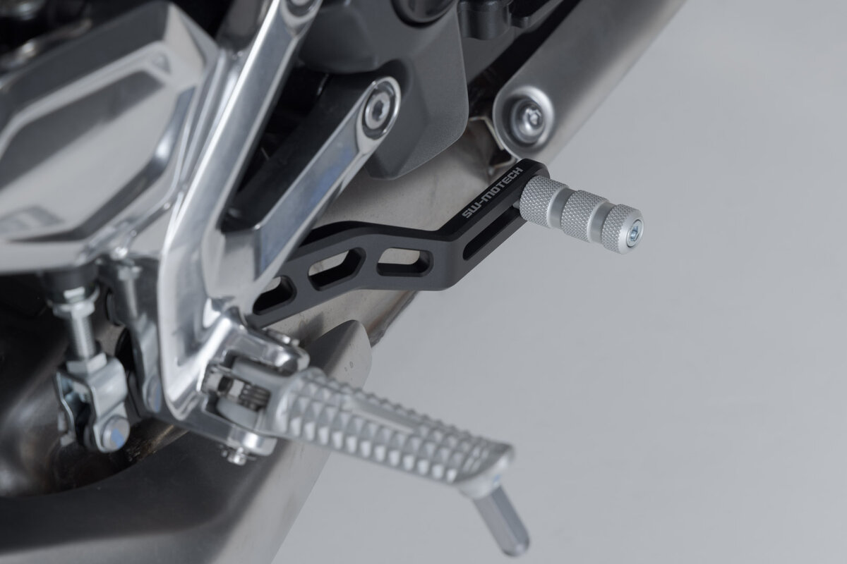 SW-Motech voetremhendel voor Triumph Trident 660 (21-) / 800 (26-)