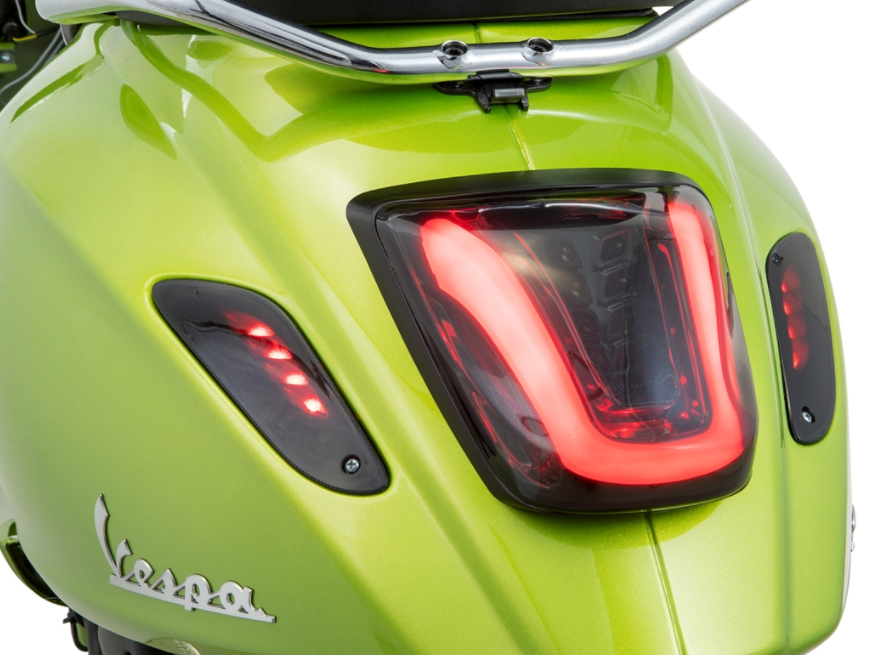 Achterlicht MK II getint voor Vespa Primavera/Sprint 50-150ccm, velg - glanzend zwart