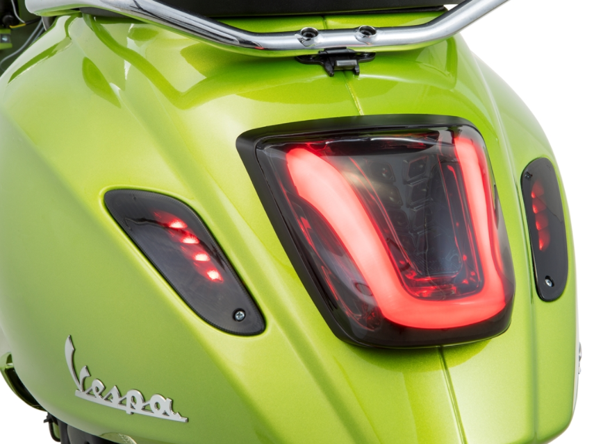 Achterlicht MK II getint voor Vespa Primavera/Sprint 50-150ccm, rand - mat zwart