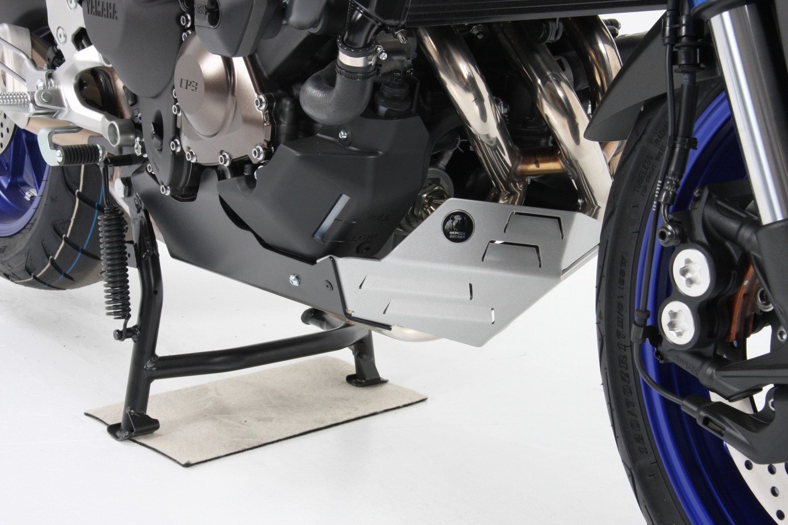 Boegspoiler zwart zilver voor Yamaha Tracer 900 / GT (Bj.18-) Hepco & Becker