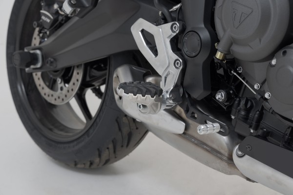 Verstelbare voetsteunen EVO, roestvrij staal, voor Triumph Tiger 660 Sport - SW Motech