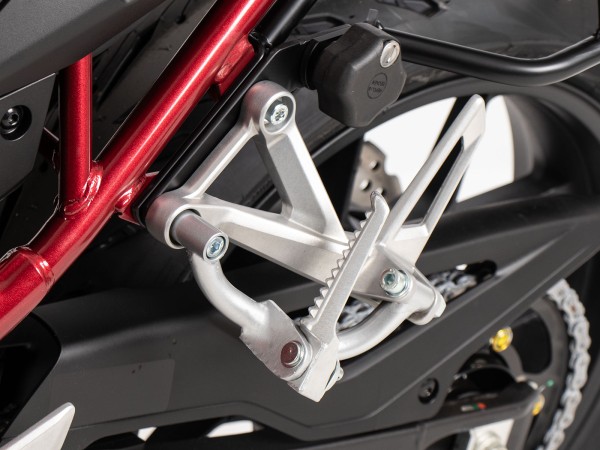 Pillion voetsteun verhuizing zilver voor Honda CB 750 Hornet (23-)